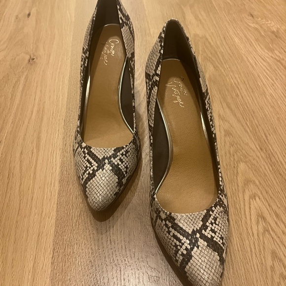 Snakeskin print stacked heel - Picture 2 of 3